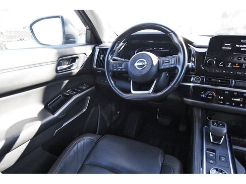 Certified 2023 Nissan Pathfinder Platinum image 8