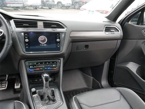 Used 2022 Volkswagen Tiguan SEL R-Line image 23
