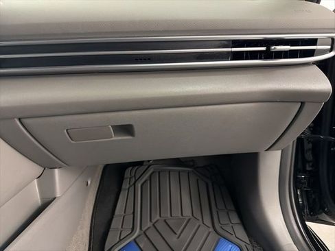 Certified 2025 Hyundai Elantra Sport image 13