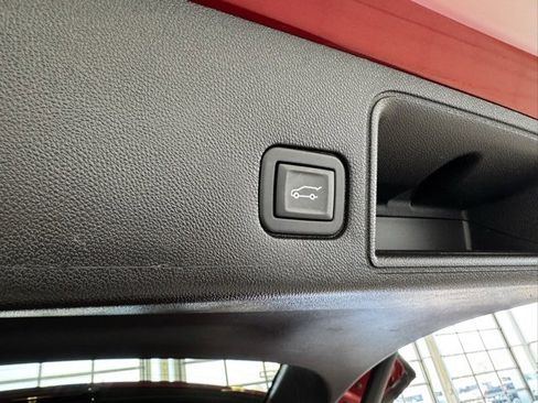 Used 2023 GMC Terrain SLT image 41