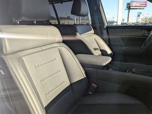 Used 2025 Hyundai Santa Fe Calligraphy image 37