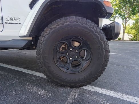 Used 2020 Jeep Gladiator Overland AWD/4WD image 11