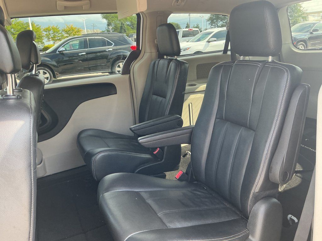 Used 2015 Chrysler Town & Country Touring FWD image 25