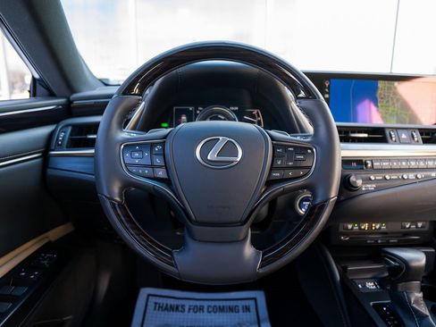 Used 2020 Lexus ES 300h w/ Premium Package image 27
