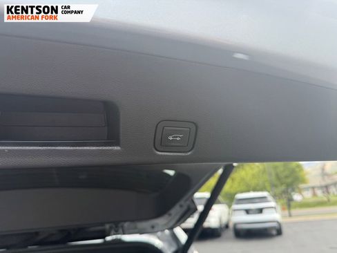 Used 2024 Chevrolet Traverse LT image 39