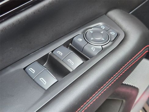 Used 2025 GMC Yukon AT4 Ultimate AWD/4WD image 27