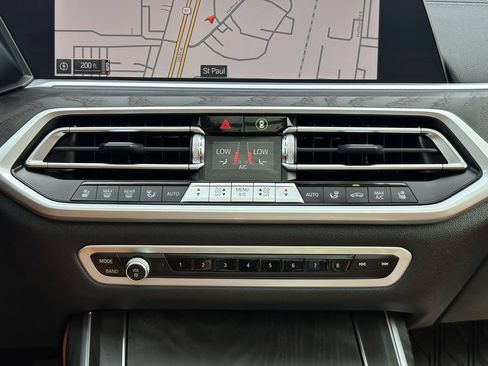 Used 2022 BMW X7 xDrive40i w/ Premium Package AWD/4WD image 18