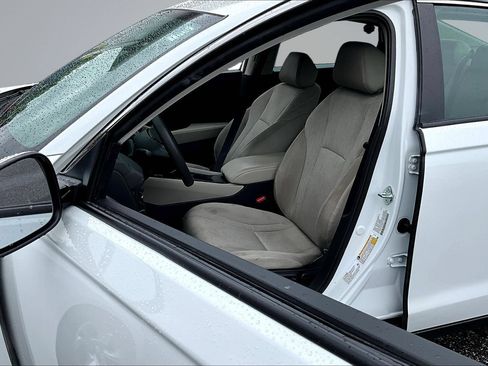 Used 2023 Honda Accord LX image 19