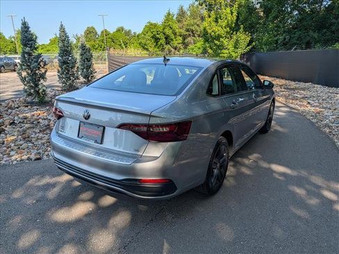 Used 2023 Volkswagen Jetta SE w/ Panoramic Sunroof Package FWD image 5