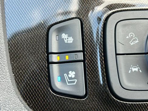 Certified 2023 GMC Acadia AT4 w/ Technology Package AWD/4WD image 39