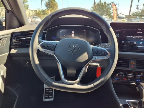 Used 2025 Volkswagen Jetta Sport image 11