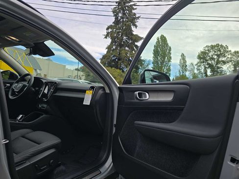 Used 2026 Volvo XC40 B5 Plus w/ Protection Package Premier AWD/4WD image 11