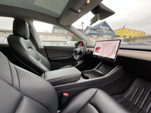 Used 2021 Tesla Model Y Long Range image 18