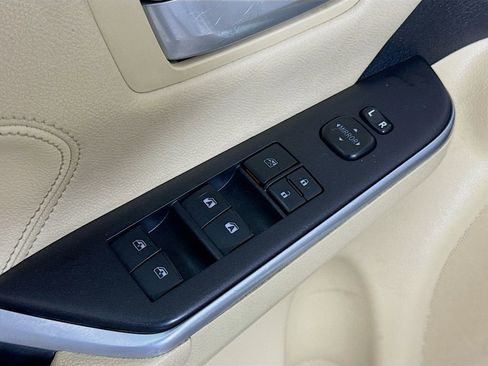 Used 2015 Toyota Camry XLE image 17