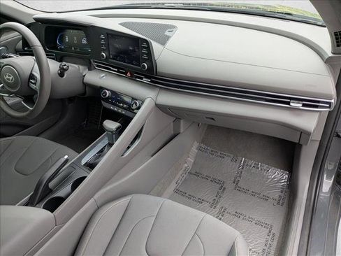 Used 2025 Hyundai Elantra Sport FWD image 18