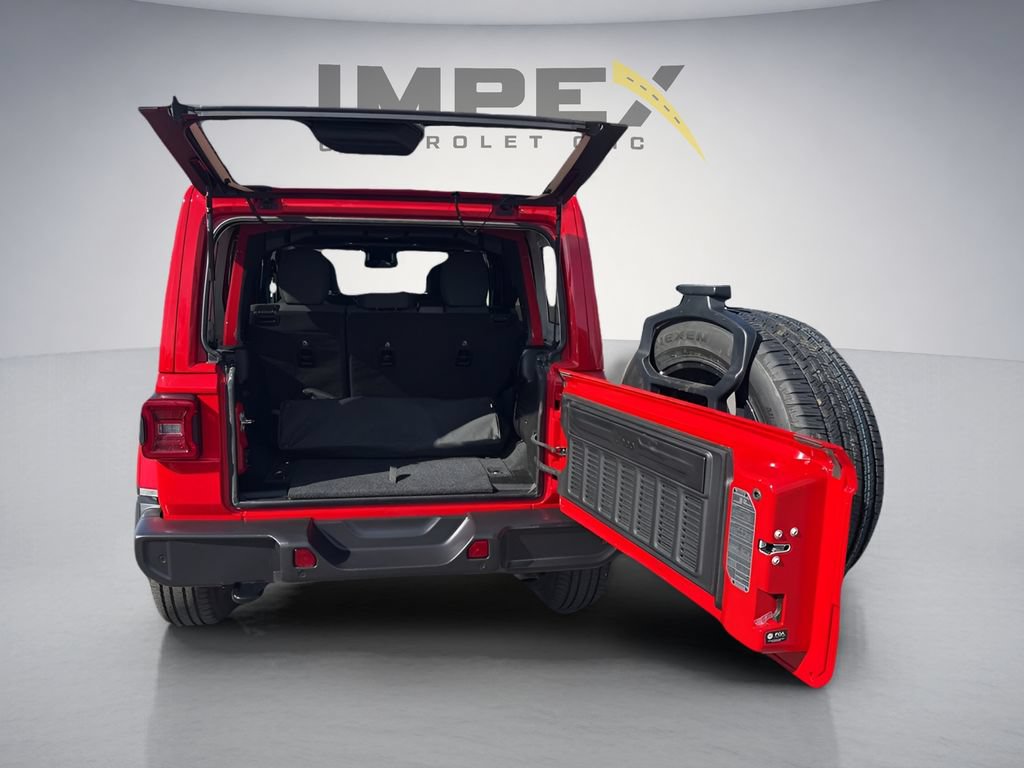 Used 2025 Jeep Wrangler Unlimited Sahara w/ Safety Group AWD/4WD image 29