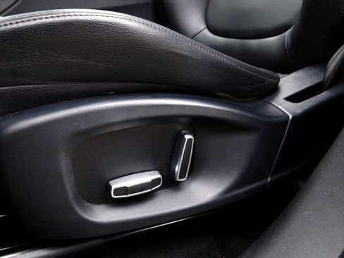 Used 2019 Jaguar F-PACE Premium image 15