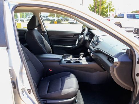Used 2024 Nissan Altima 2.5 S FWD image 8