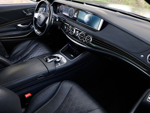 Used 2017 Mercedes-Benz Maybach S 550 4MATIC image 18