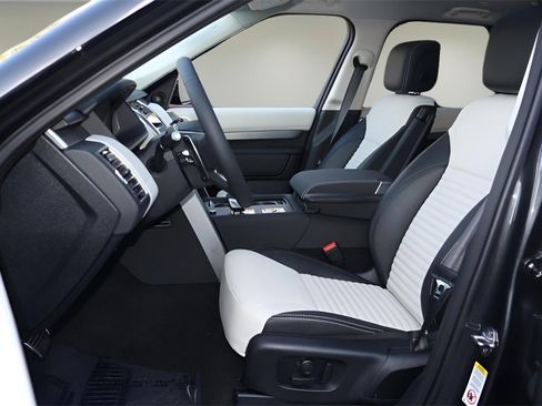 New 2026 Land Rover Discovery Limited Edition image 12