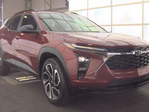 Used 2025 Chevrolet Trax RS FWD image 4