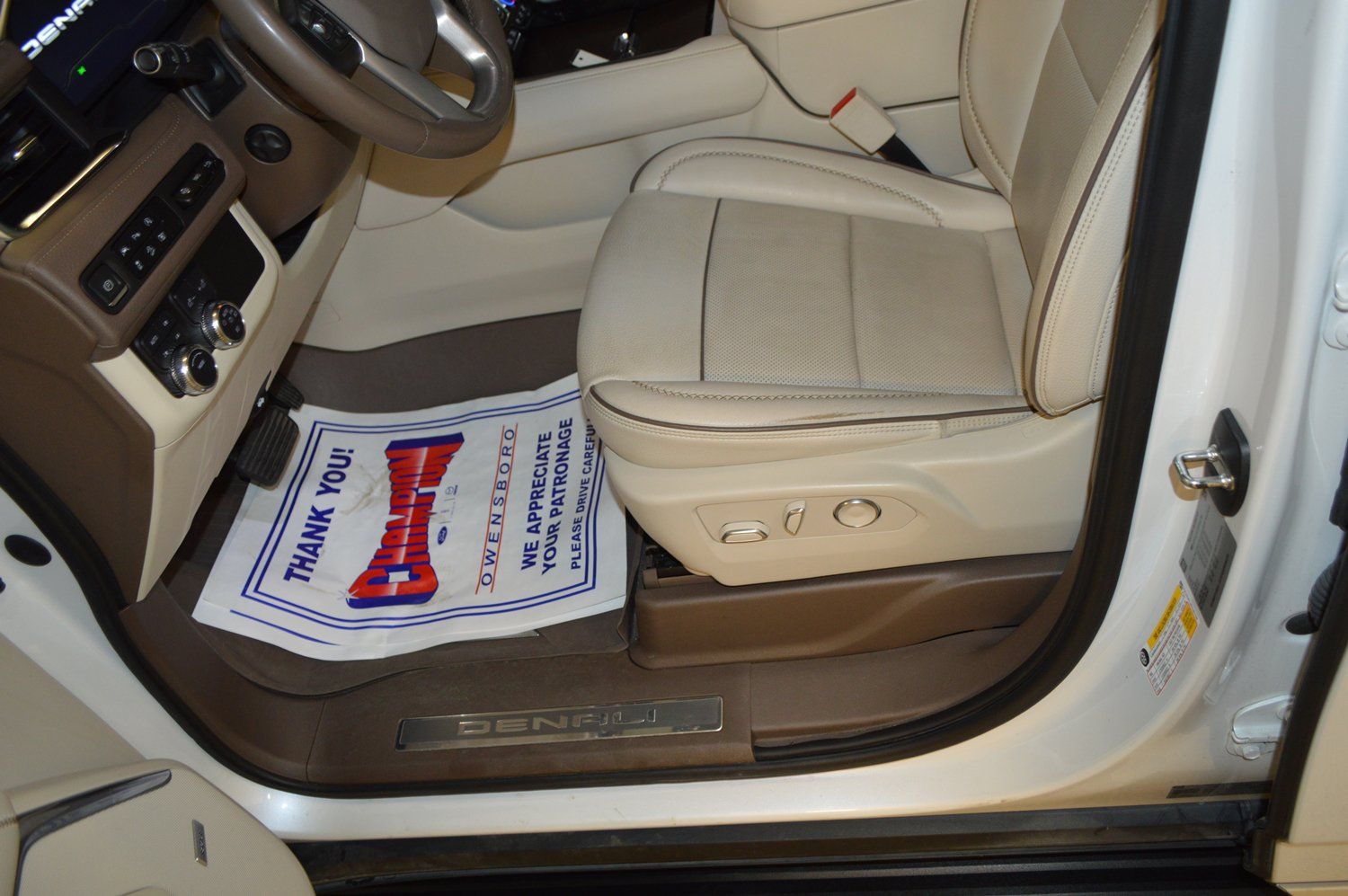 Used 2023 GMC Yukon XL Denali w/ LPO, Floor Liner Package AWD/4WD image 16