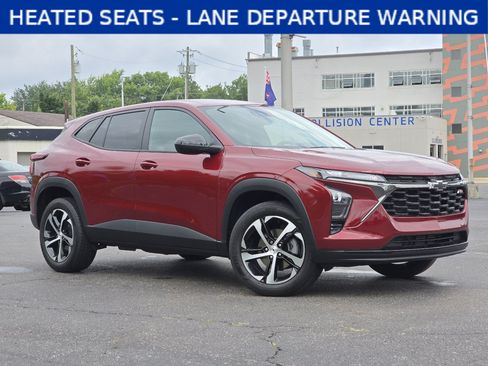 Used 2024 Chevrolet Trax RS FWD image 1