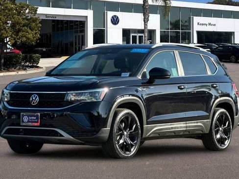 Used 2023 Volkswagen Taos SE w/ Panoramic Sunroof Package image 8