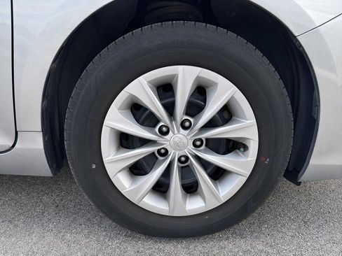 Used 2017 Toyota Camry LE FWD image 6
