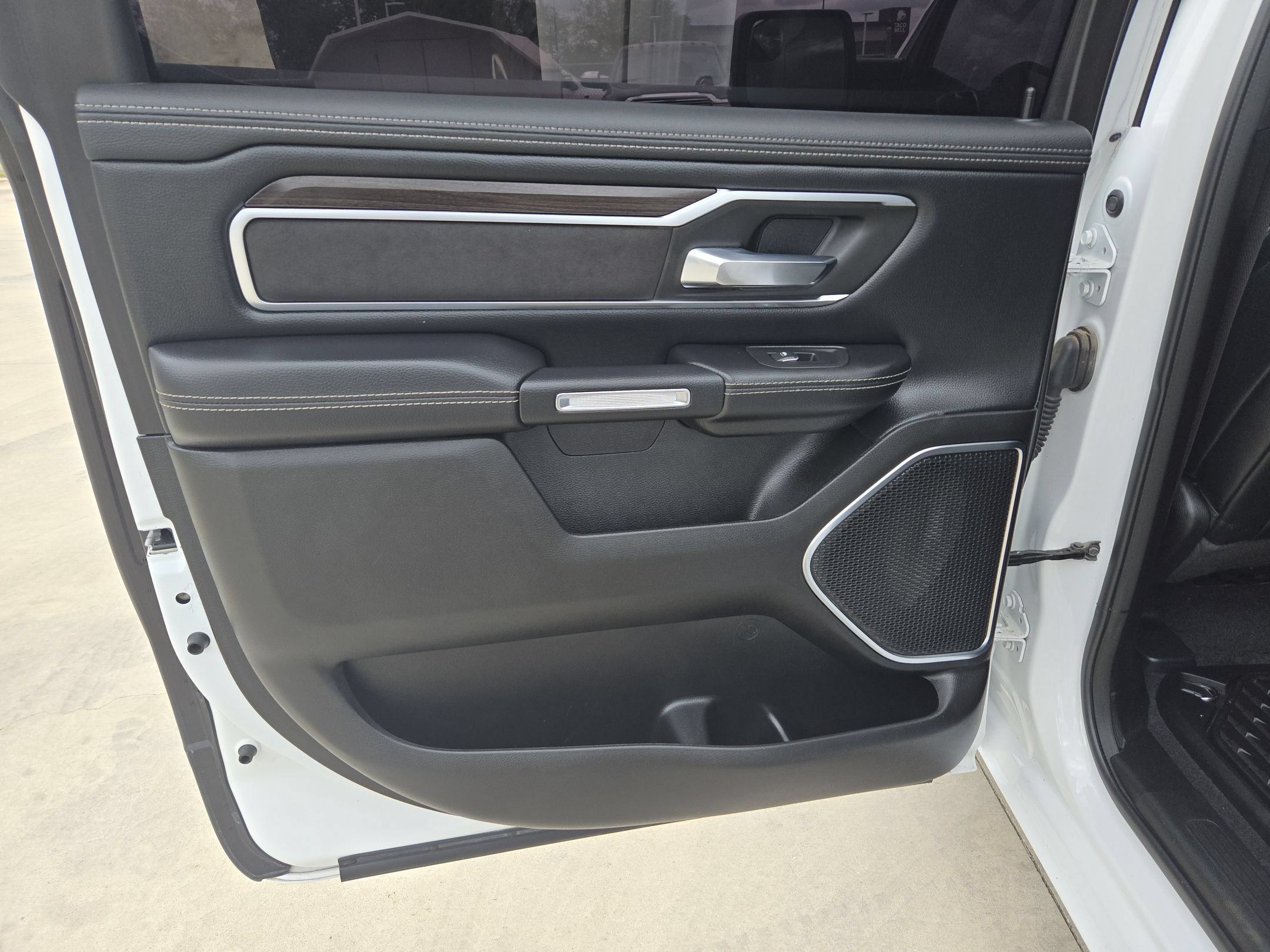 Used 2025 RAM 1500 Laramie w/ Laramie Southwest Edition AWD/4WD image 14