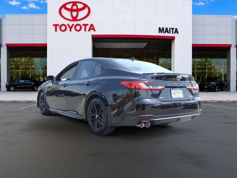 Used 2025 Toyota Camry SE w/ Convenience Package FWD image 6
