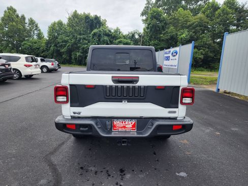 Used 2021 Jeep Gladiator Overland w/ Popular Equipment Package AWD/4WD image 4