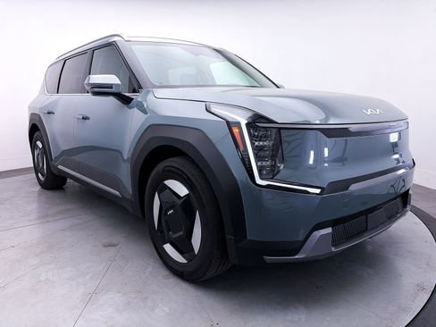 Used 2024 Kia EV9 Wind image 11