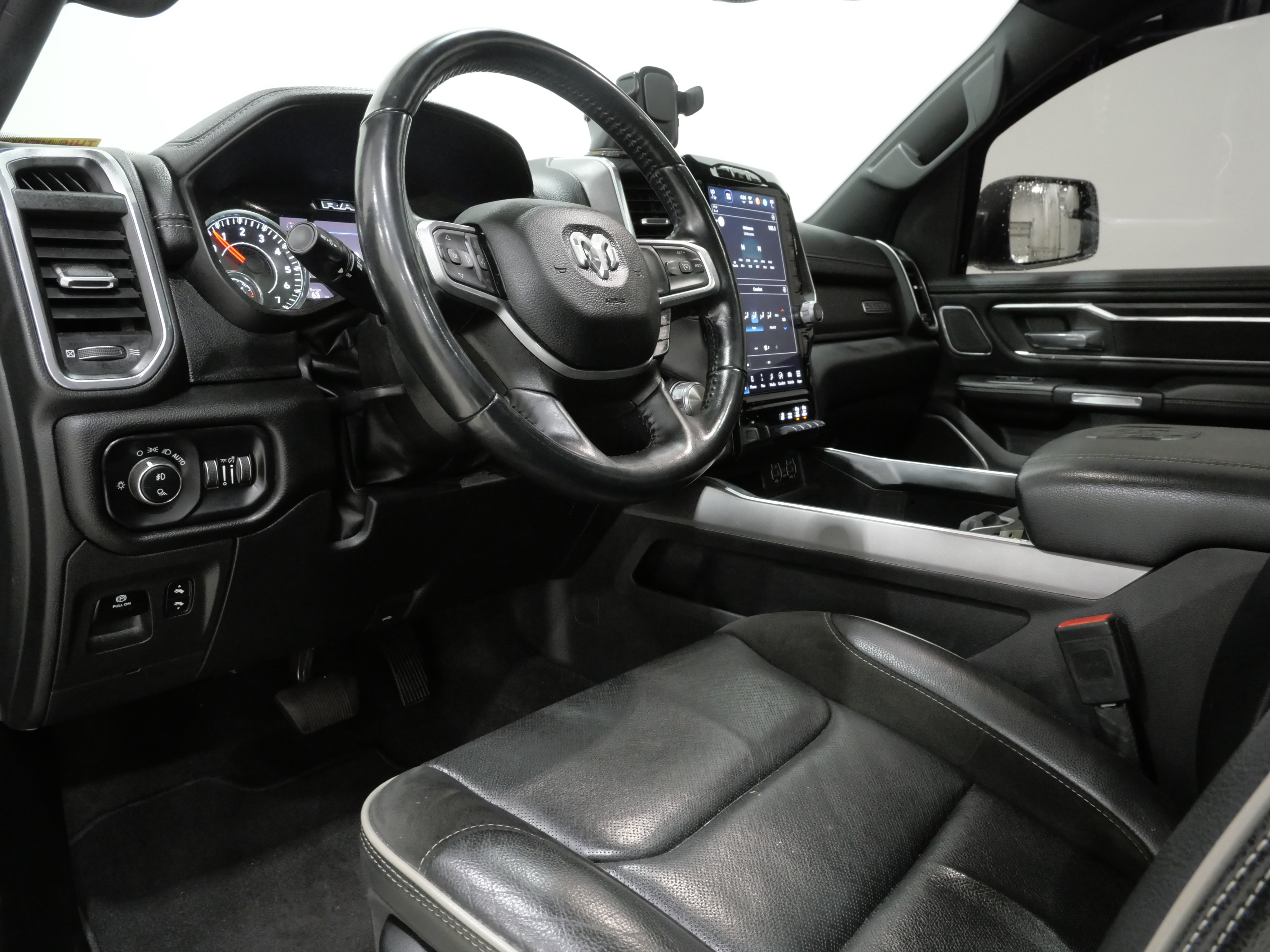 Used 2023 RAM 1500 Laramie AWD/4WD image 10