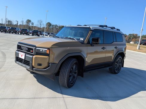Used 2025 Toyota Land Cruiser image 3
