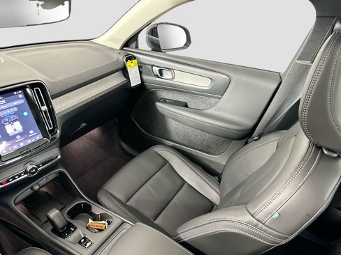 New 2026 Volvo XC40 B5 Core AWD/4WD image 25