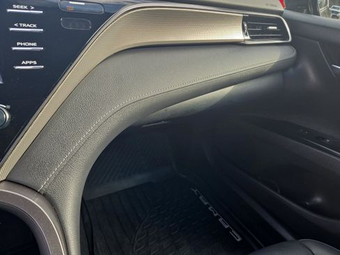 Used 2020 Toyota Camry SE image 16