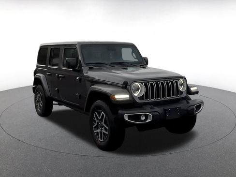 Used 2025 Jeep Wrangler Sahara image 7