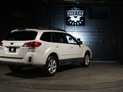 Used 2011 Subaru Outback 2.5i Limited w/ PWR Moonroof Pkg AWD/4WD image 6