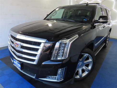 Used 2020 Cadillac Escalade Premium Luxury AWD/4WD image 4