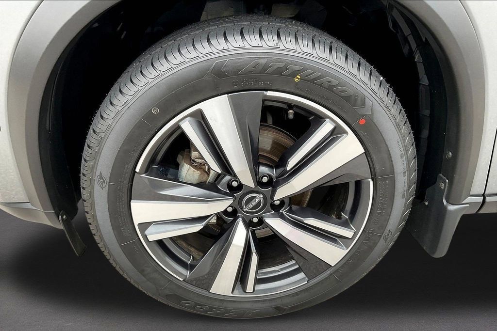 Used 2023 Nissan Rogue Platinum FWD image 34