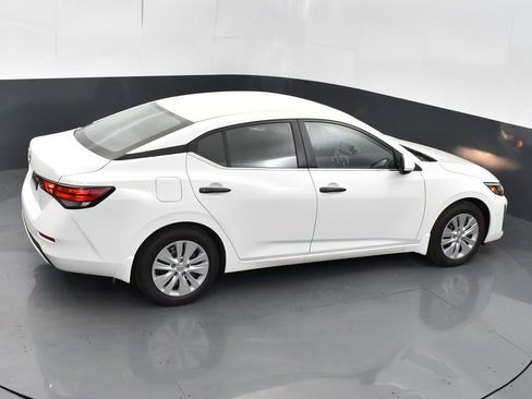 Used 2025 Nissan Sentra S image 48