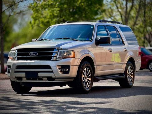 Used 2017 Ford Expedition XLT AWD/4WD image 3