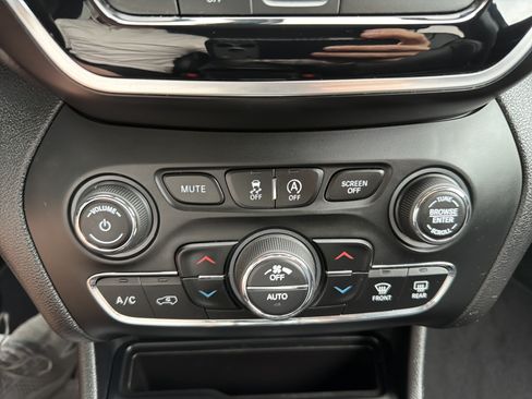 Used 2019 Jeep Cherokee Limited AWD/4WD image 23
