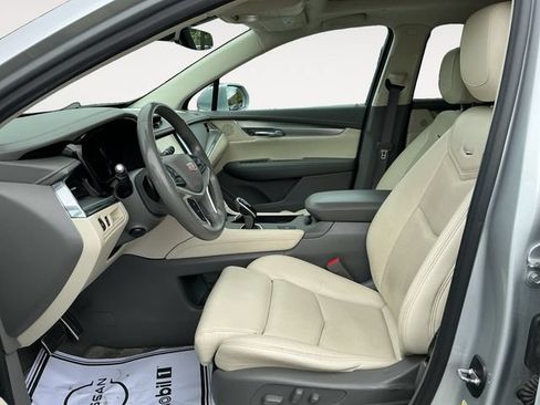 Used 2017 Cadillac XT5 Luxury w/ Driver Awareness Package FWD image 8