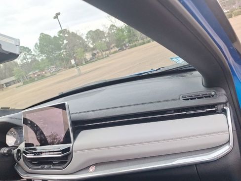 Used 2023 Jeep Compass Limited image 27