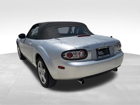 Used 2006 MAZDA MX-5 Miata Touring RWD image 7