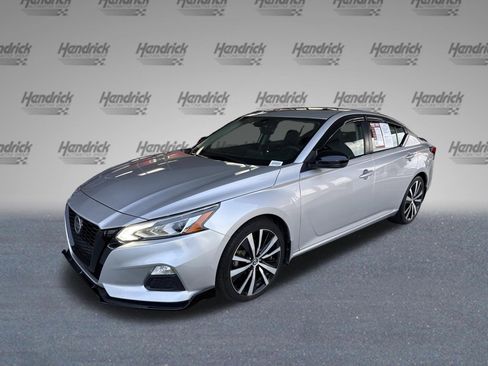Used 2020 Nissan Altima 2.5 SR w/ Premium Package FWD image 4