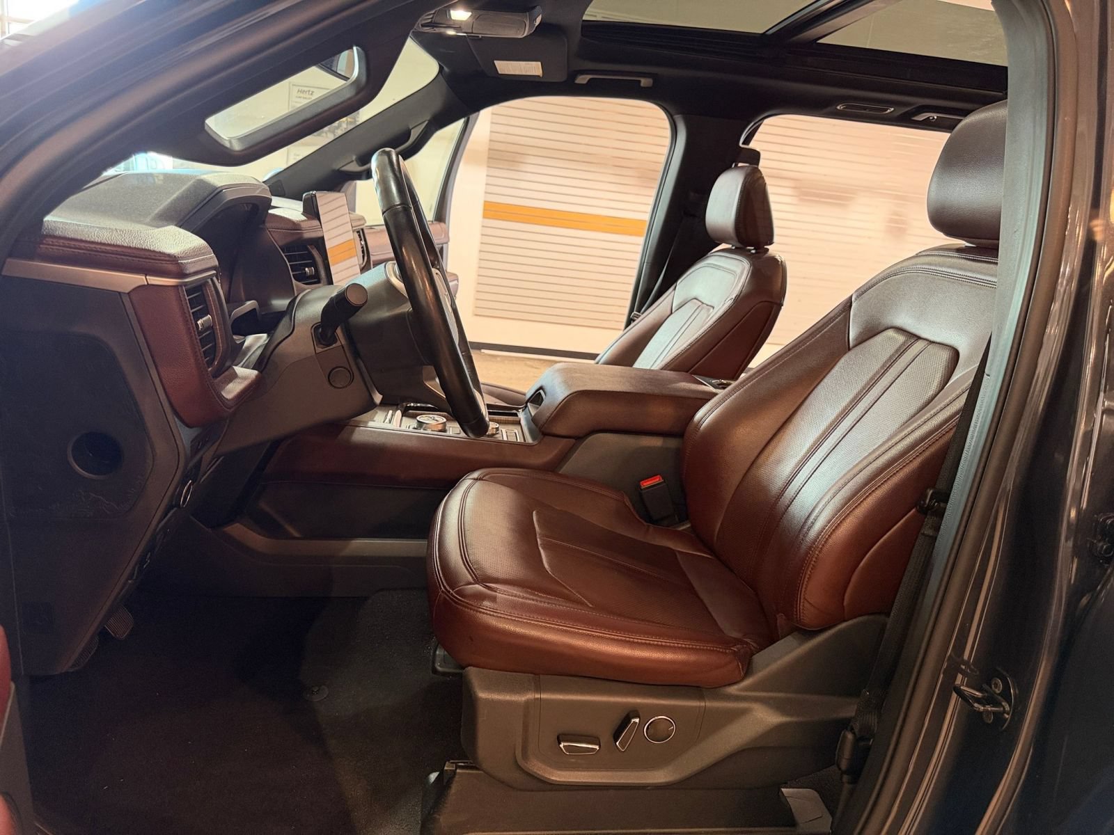 Used 2024 Ford Expedition Limited AWD/4WD image 27