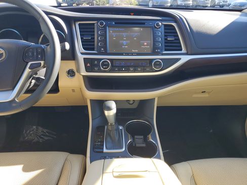 Used 2016 Toyota Highlander Limited Platinum image 14
